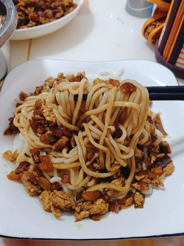 简单又好吃的鸡蛋酱拌面的做法