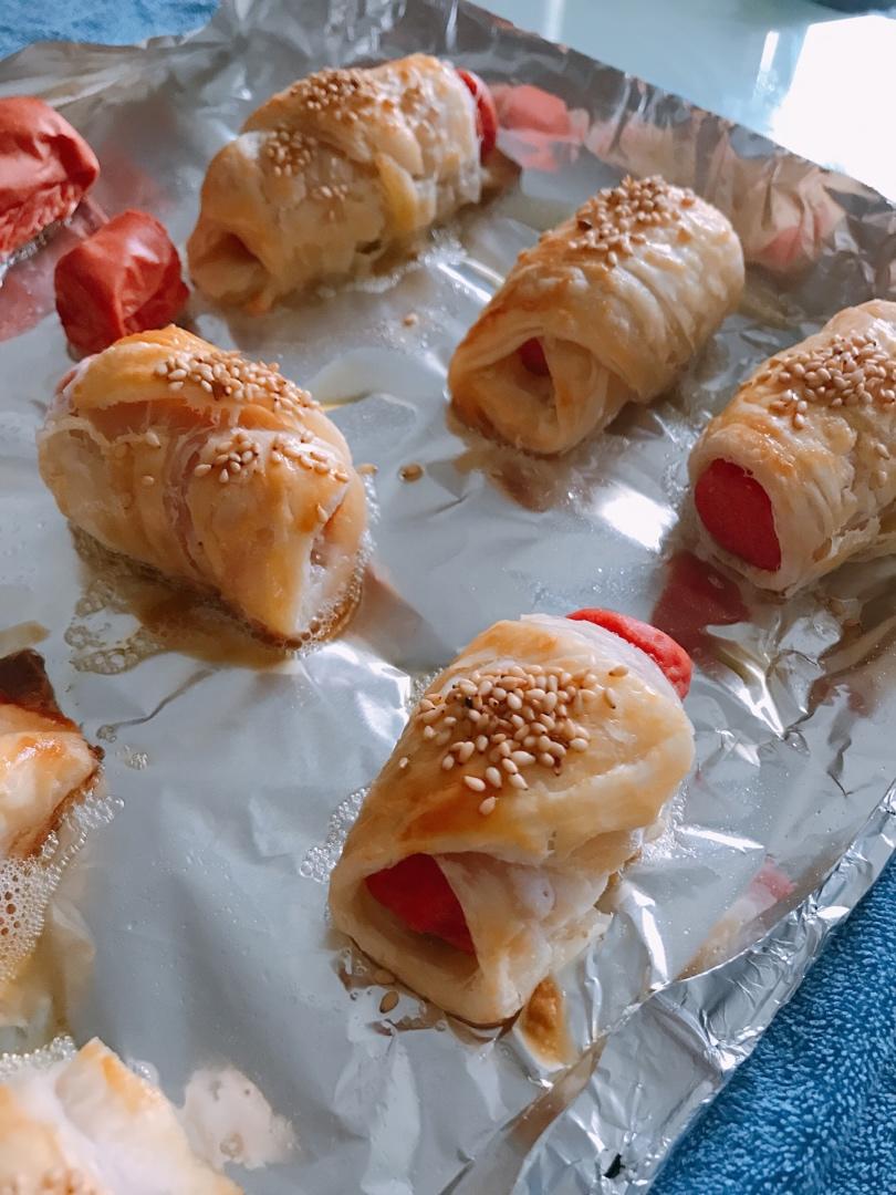 香肠酥皮卷：手抓饼皮还能这样吃，不用和面快速搞定早餐
