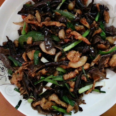 芹菜木耳炒肉丝