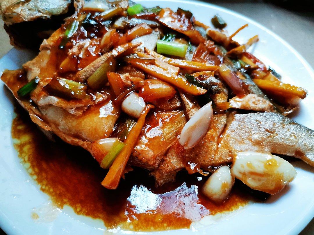 红烧金鲳鱼