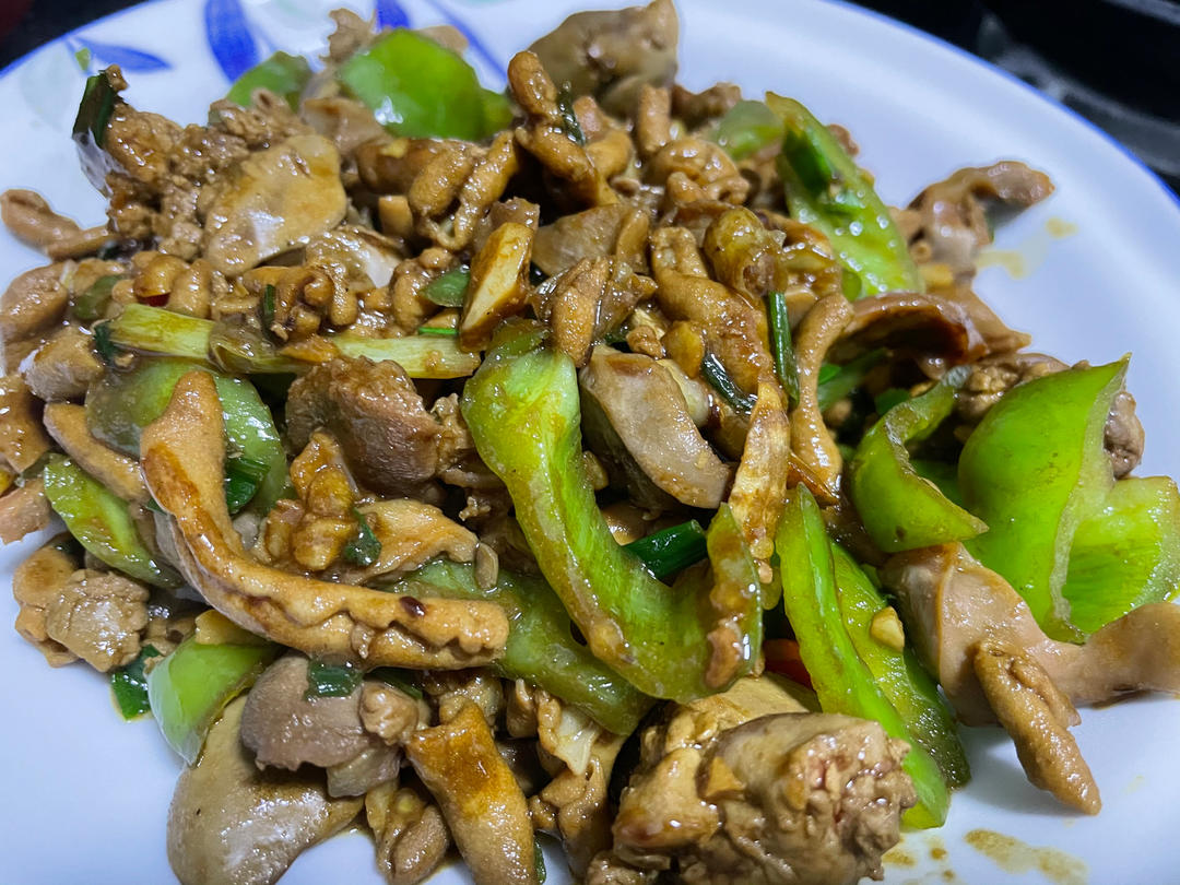 爆炒香辣鸡杂