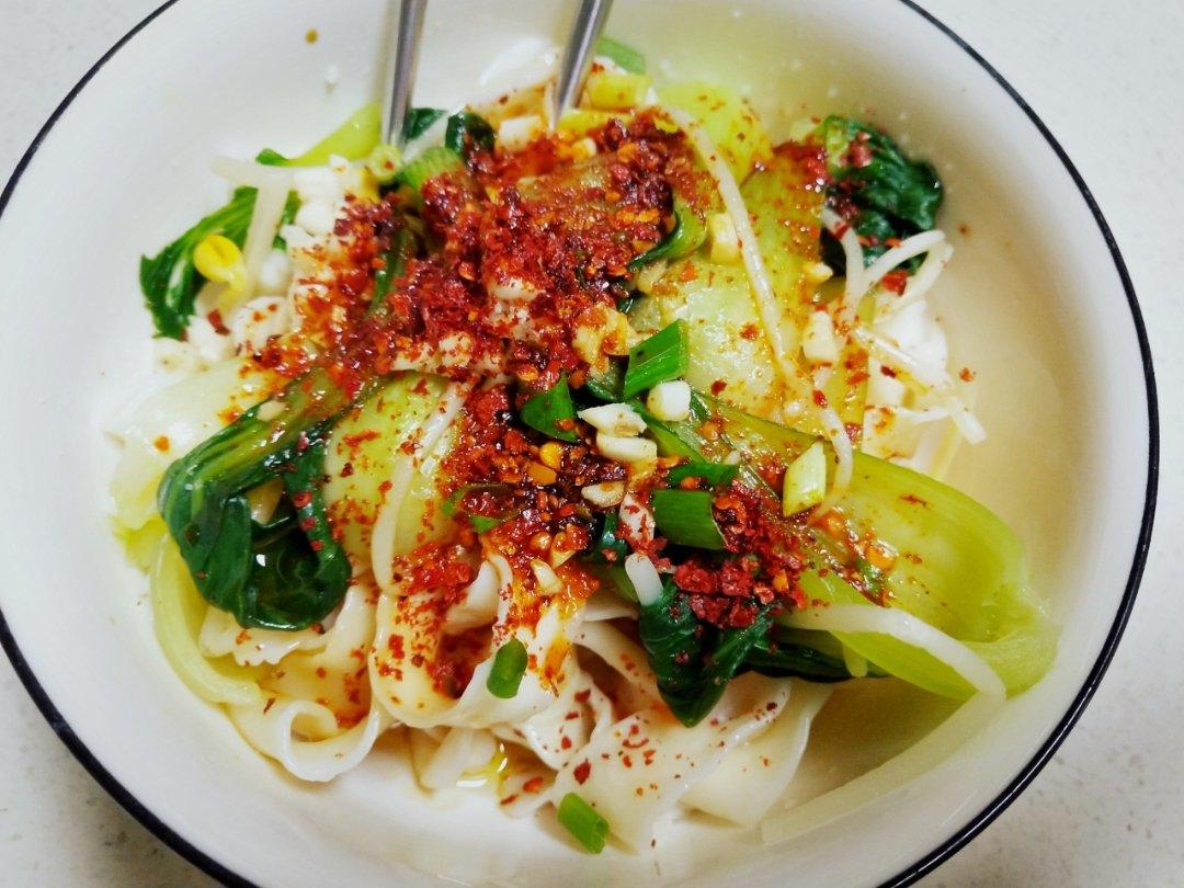 【油泼面】超级快手，好吃到炸裂😋