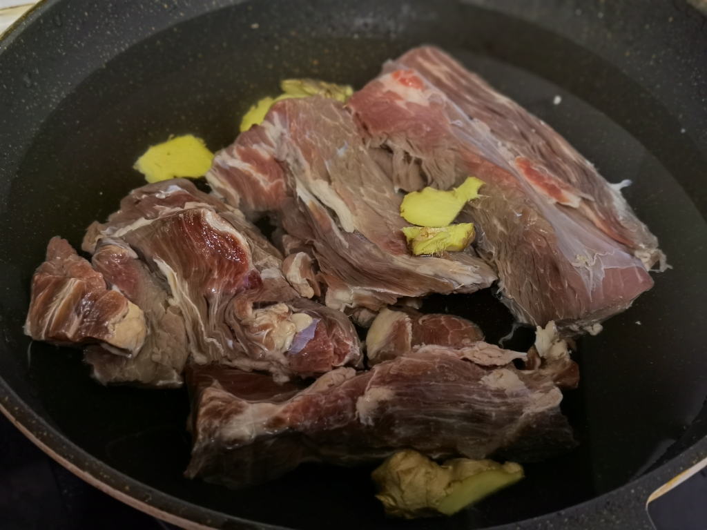 电饭锅版本卤牛肉（减脂餐必备）的做法 步骤1