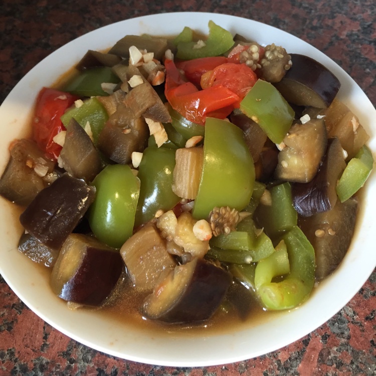 西红柿尖椒炒茄子