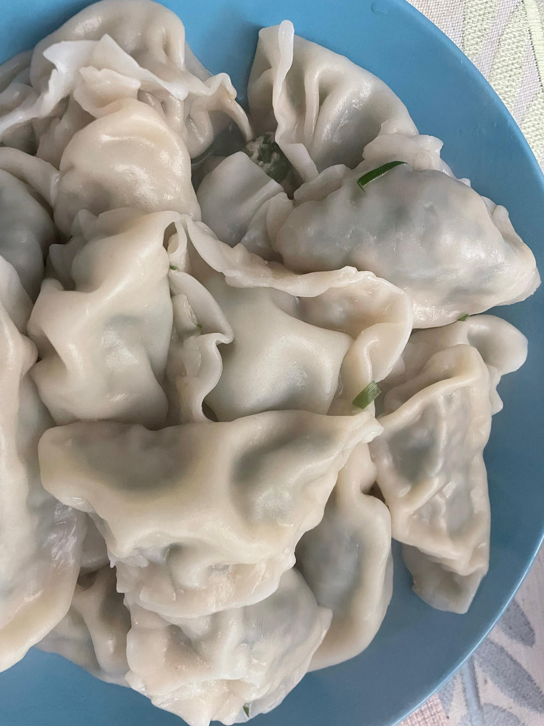 韭菜猪肉饺子(附擀皮和最简单的饺子包法)