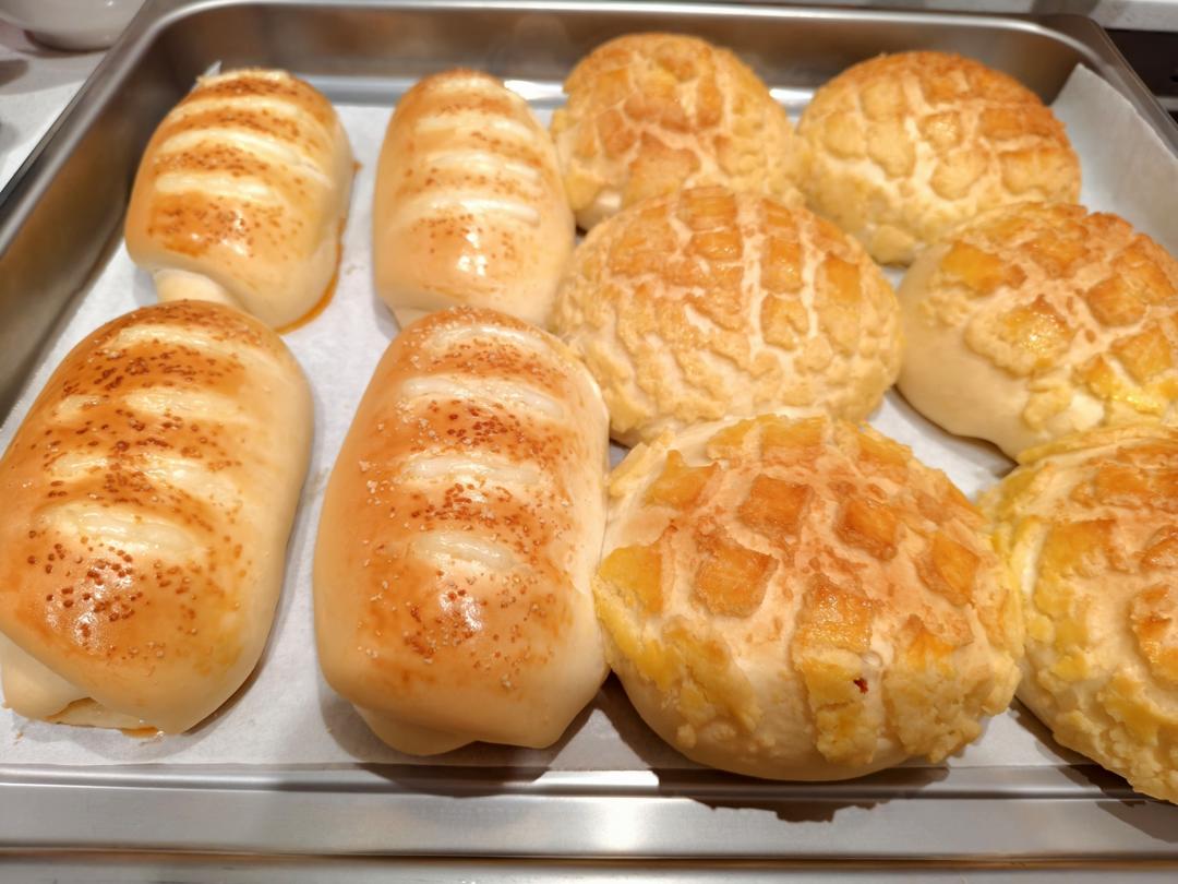 好吃到炸裂的港式菠萝包（附带制作酥皮的小视频）