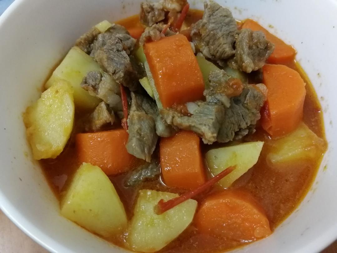 胡萝卜土豆烧牛腩