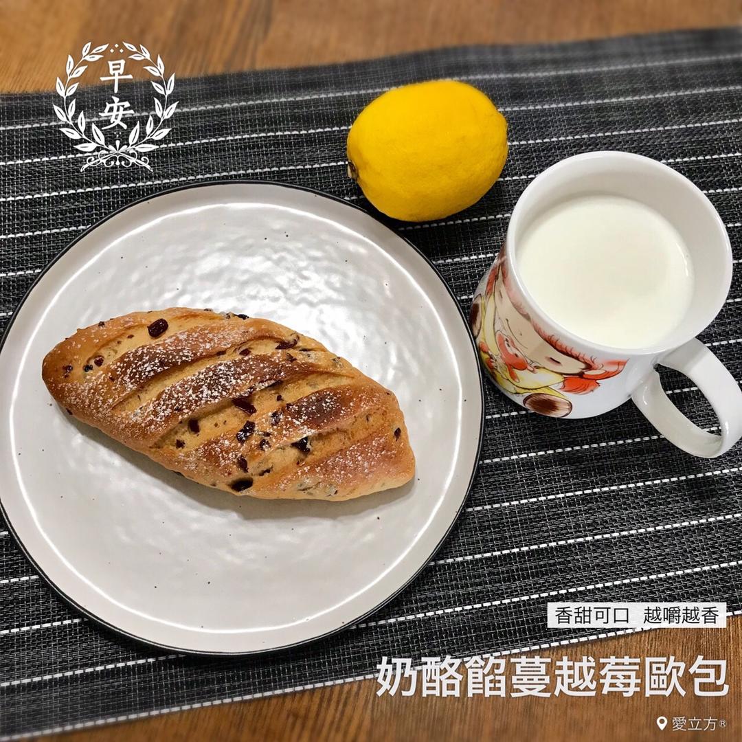 奶酪馅儿蔓越莓面包