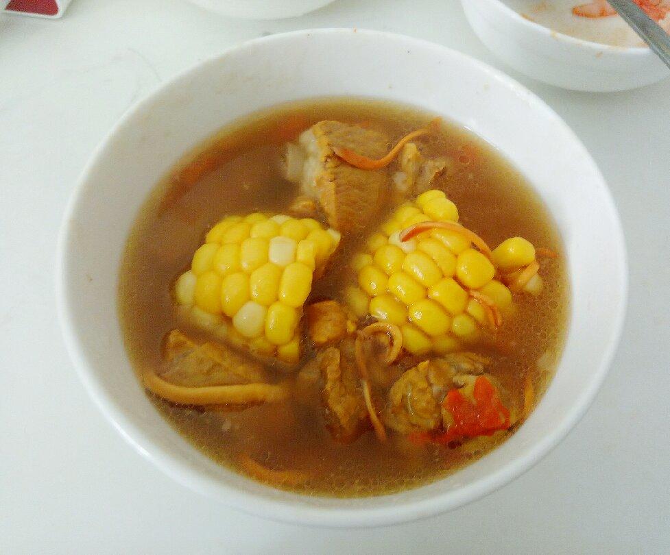 虫草花玉米排骨汤