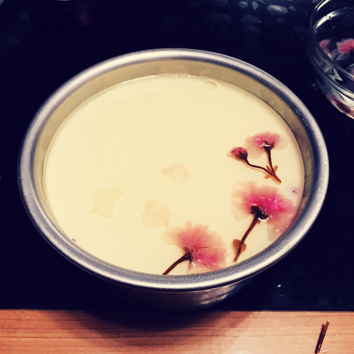 樱花冻酸奶芝士蛋糕镜面樱花的摆放