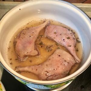 椒盐烤鸭腿（先煮后烤）的做法 步骤3