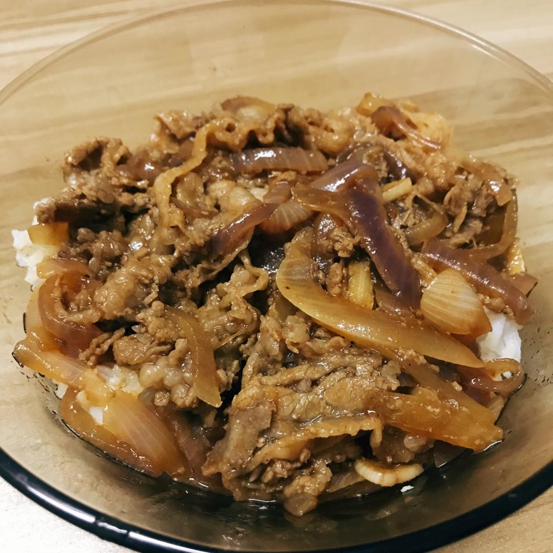 好吃到舔盘的秘制洋葱炒肥牛卷！拌饭巨香