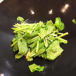 菠菜炒金針菇的做法 步骤3