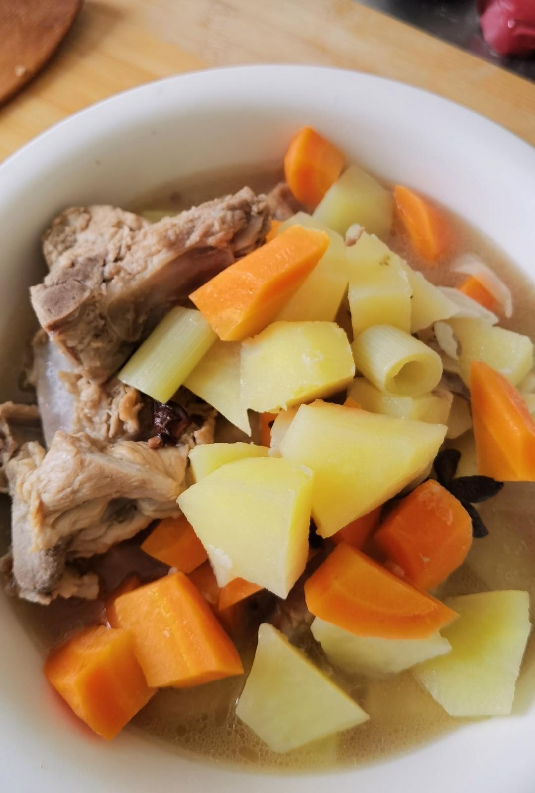 土豆炖排骨