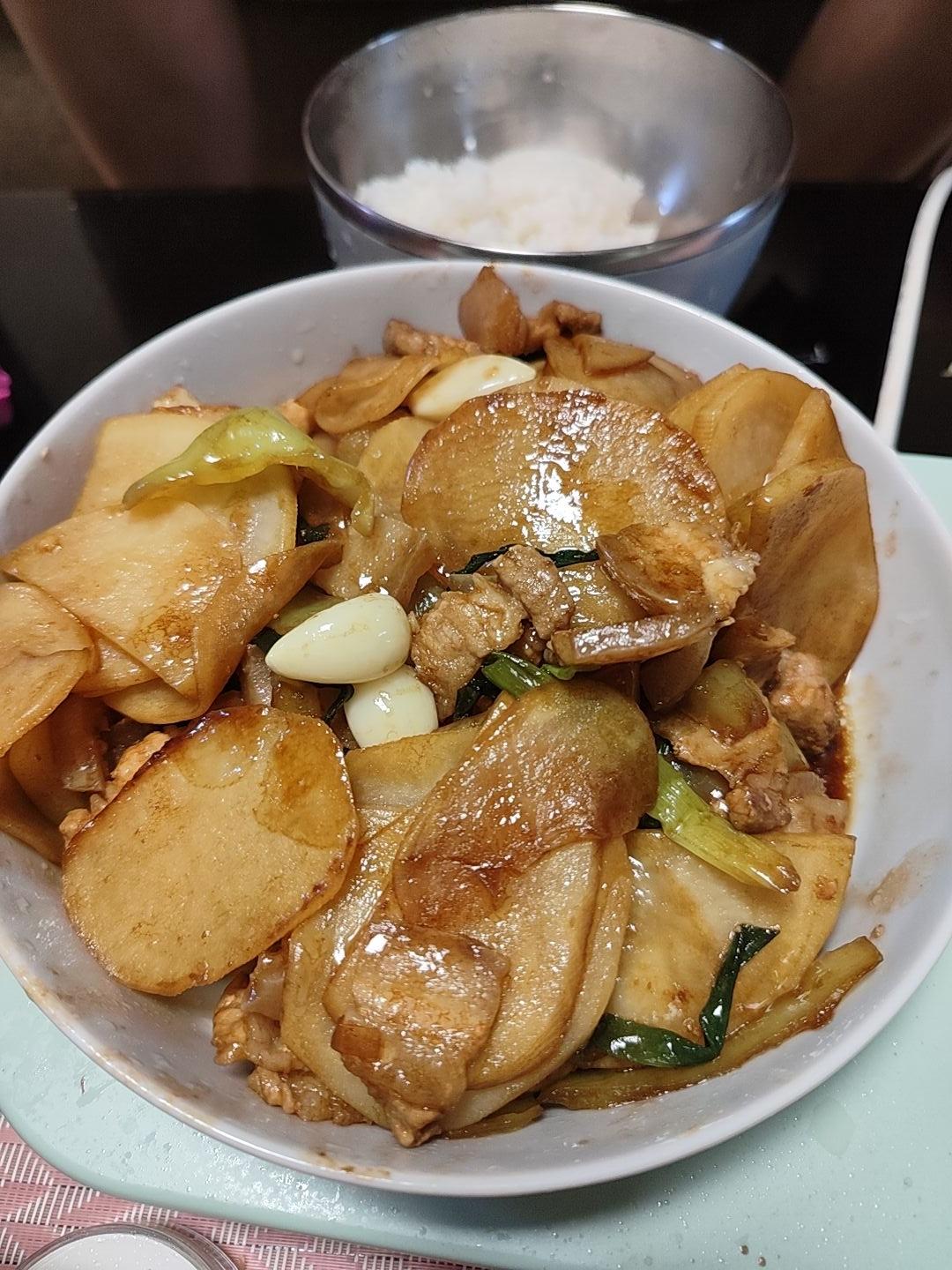 五花肉干煎土豆