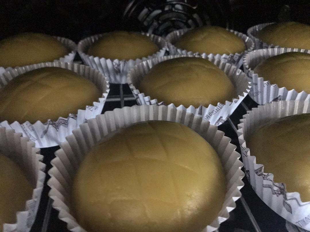 好吃到炸裂的港式菠萝包（附带制作酥皮的小视频）