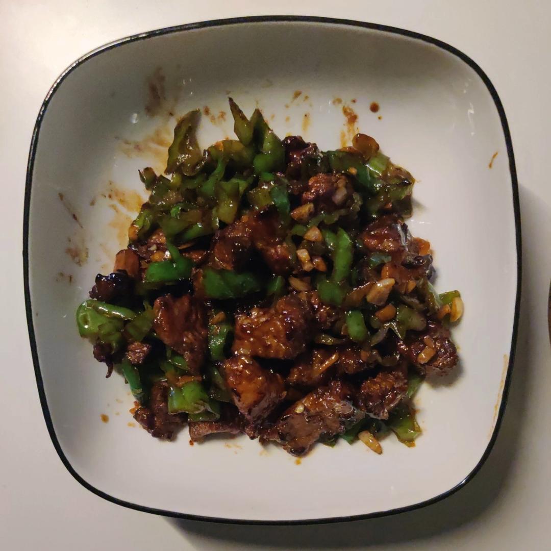 青椒肉丝，这样炒太好吃了。