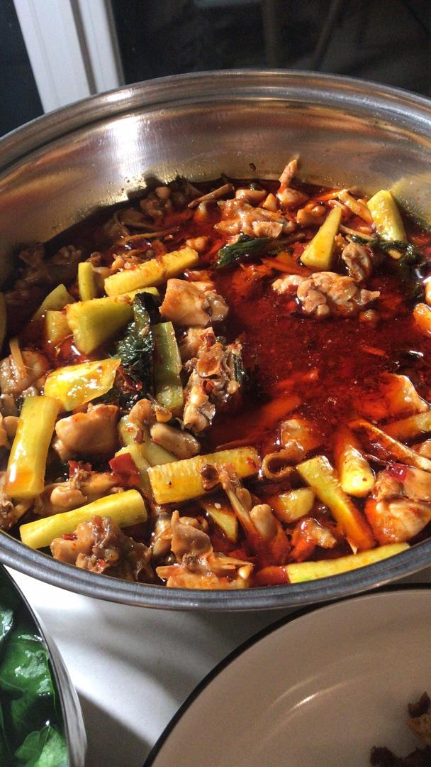 哥老官牛蛙火锅家庭版做法（99.9%相似度）