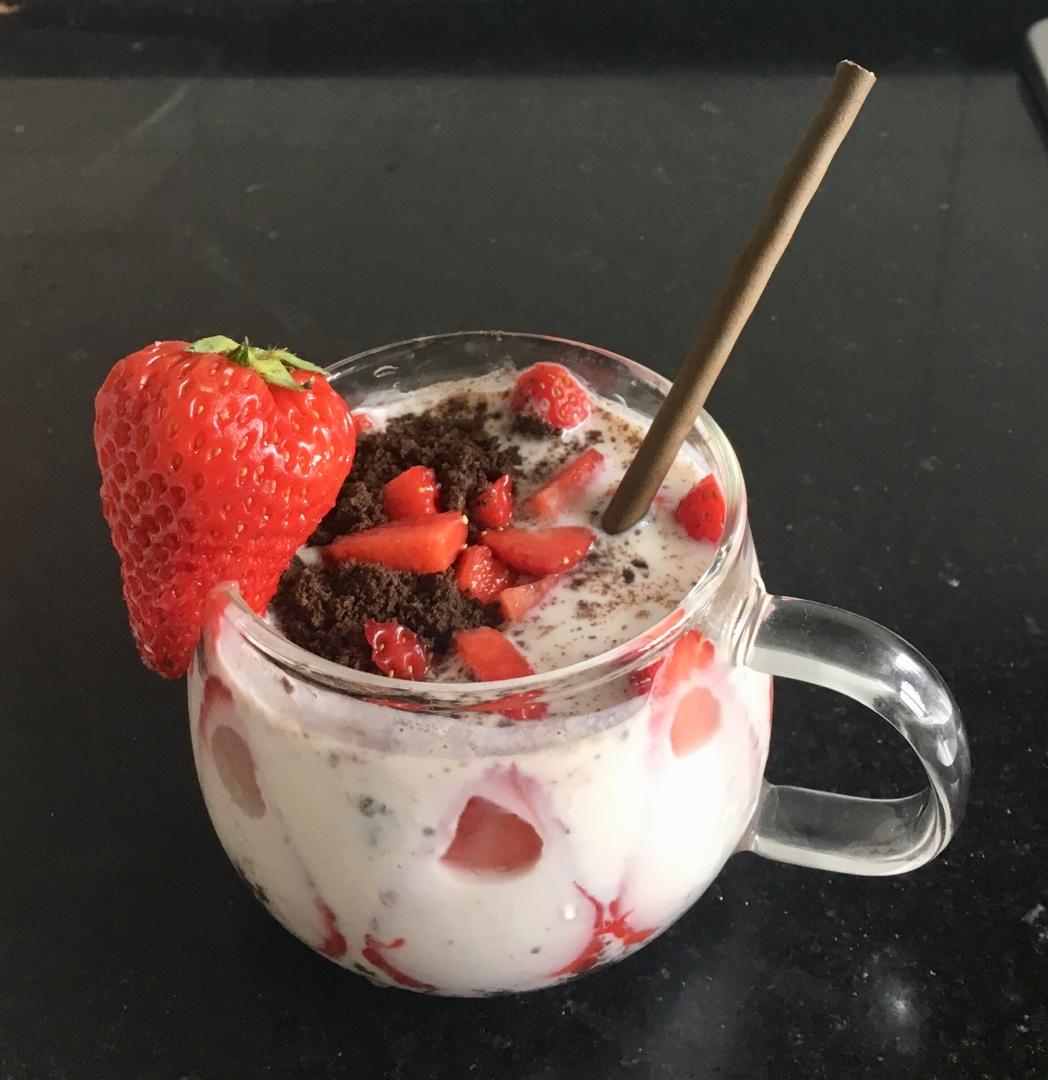 ice-chan做的五分钟超快手甜品网红奥利奥草莓酸奶杯