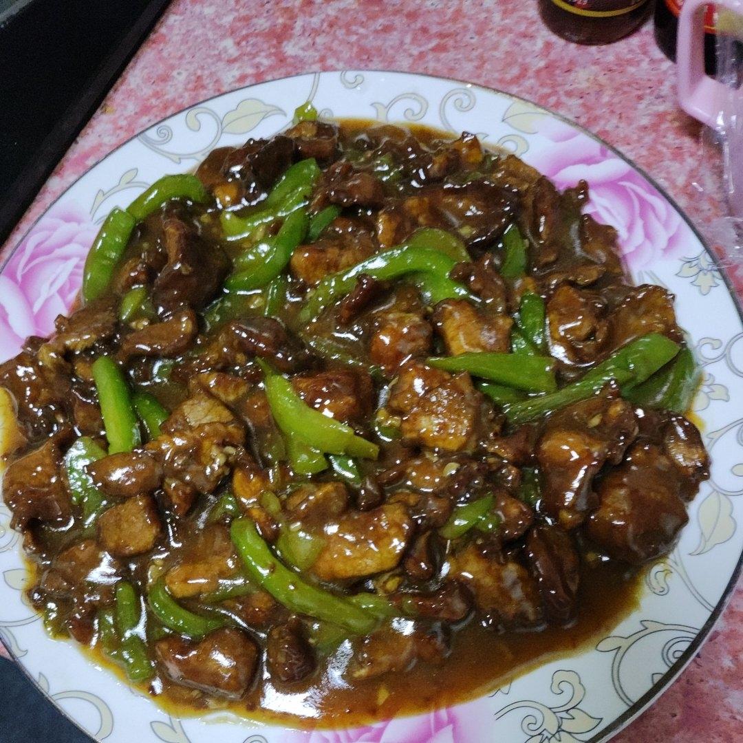 青椒肉丝，这样炒太好吃了。
