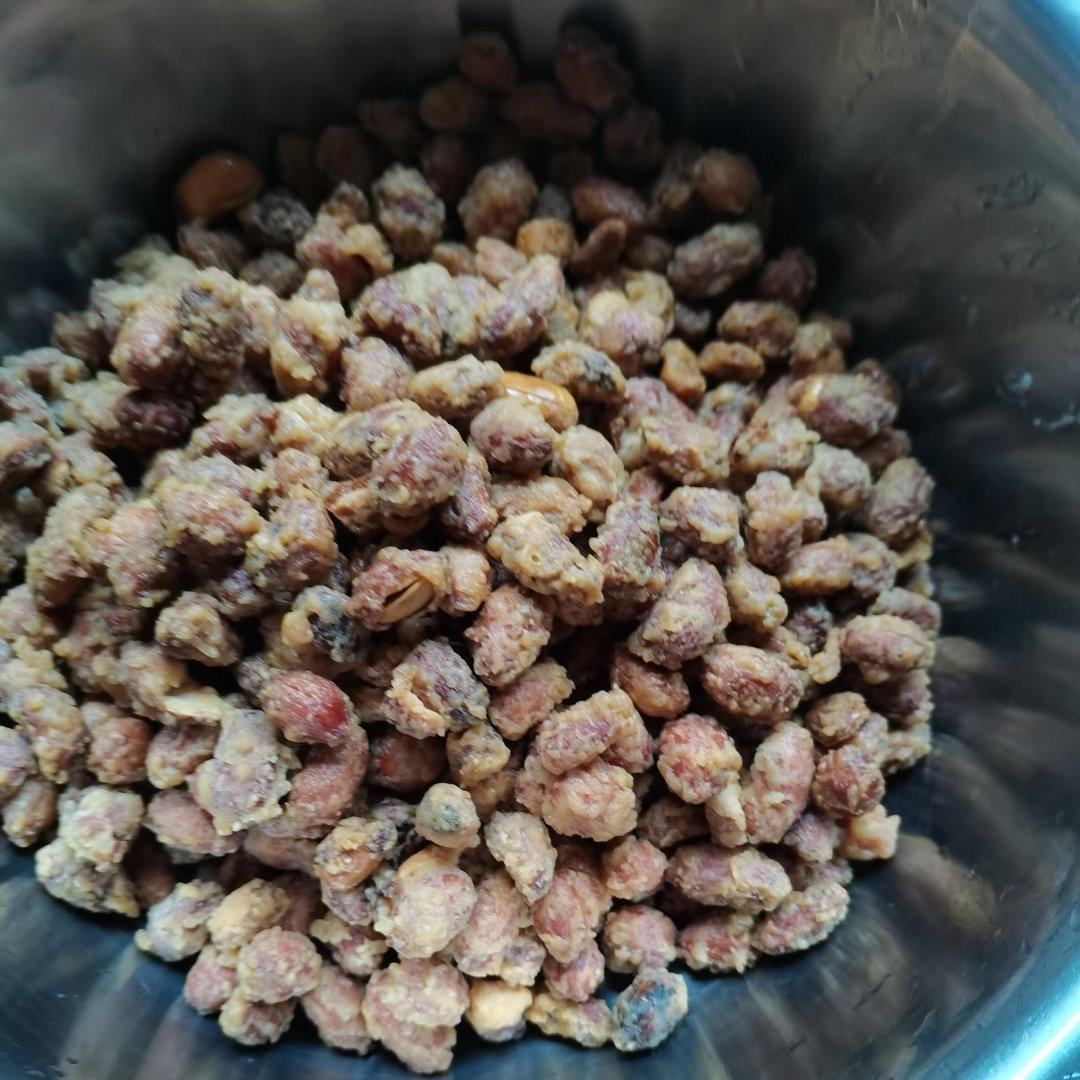 厨师长教你：“脆皮花生米”的家常做法，香辣酥脆味道很赞，收藏