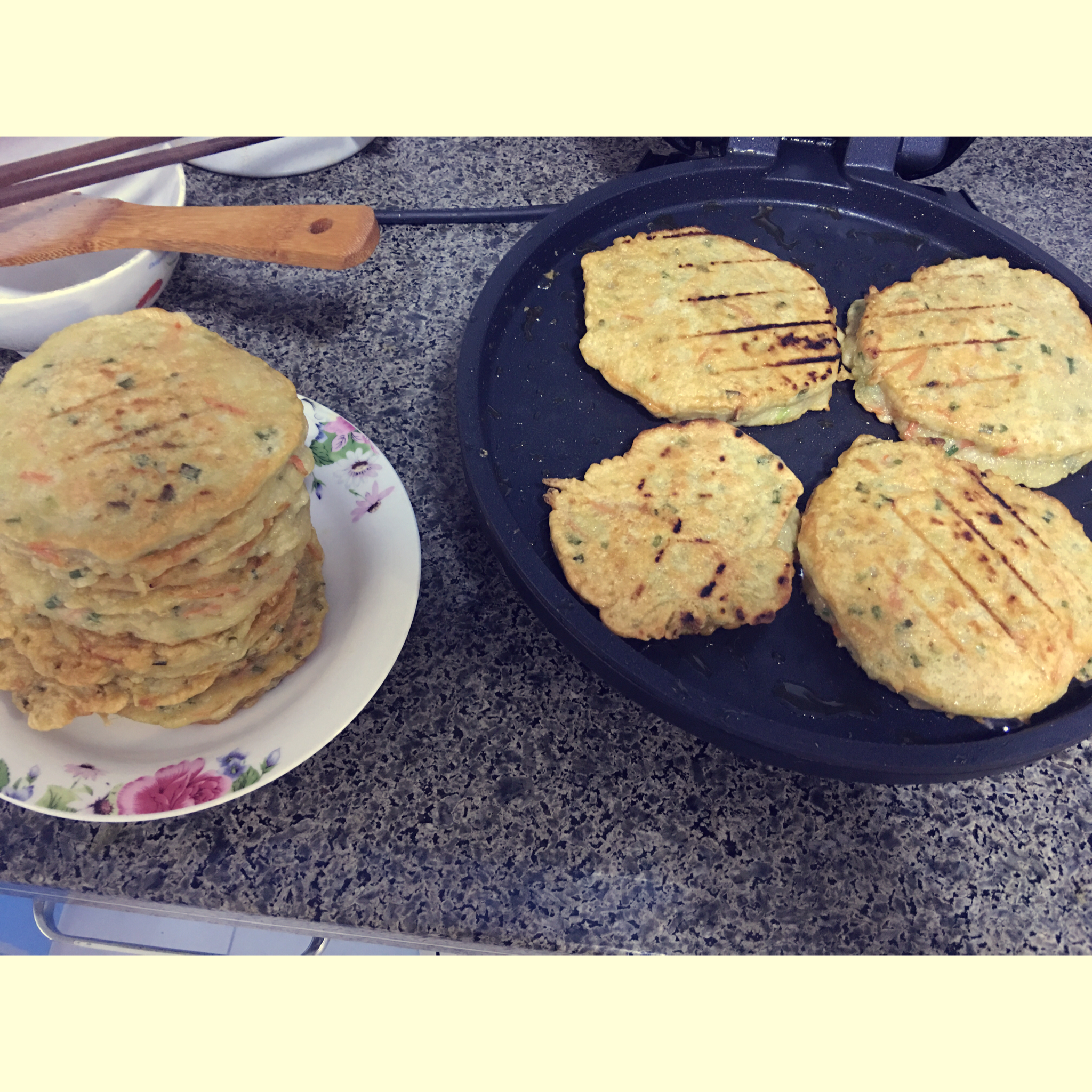 懒人快手餐：鸡蛋藕饼