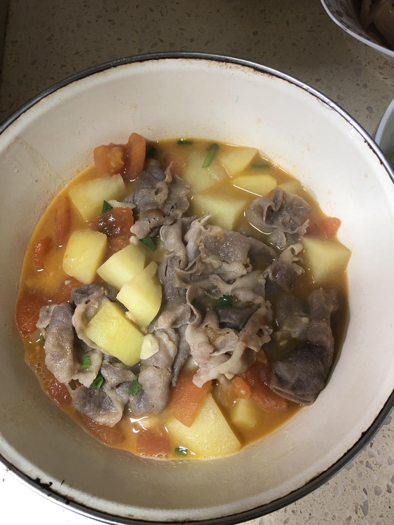 汤汁浓郁，番茄土豆肥牛锅