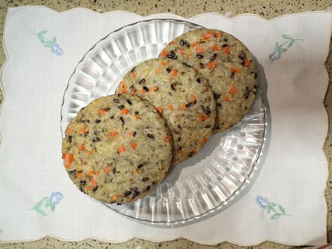 外焦里嫩的大米饼，剩饭吃不掉就这样搞定，孩子爱不离手