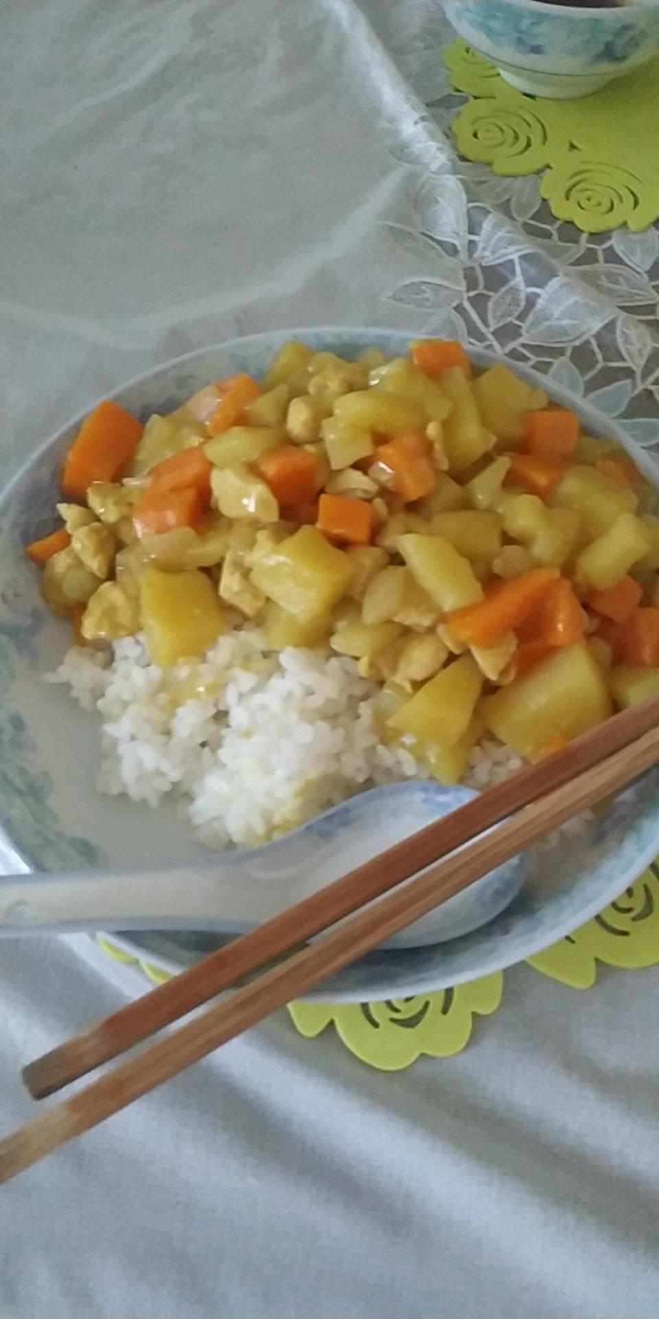 简单好吃的咖喱鸡肉饭（土豆很糯，鸡肉很嫩，三十分钟左右完成）