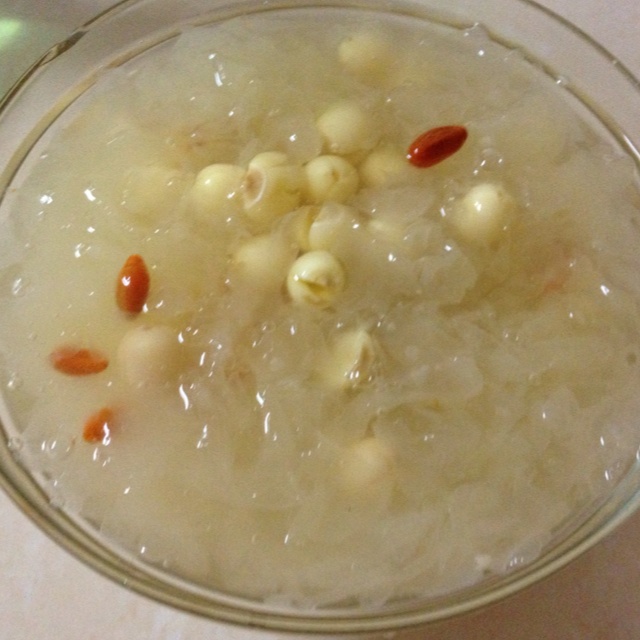 红枣银耳莲子羹
