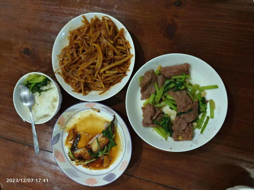芹菜炒牛肉