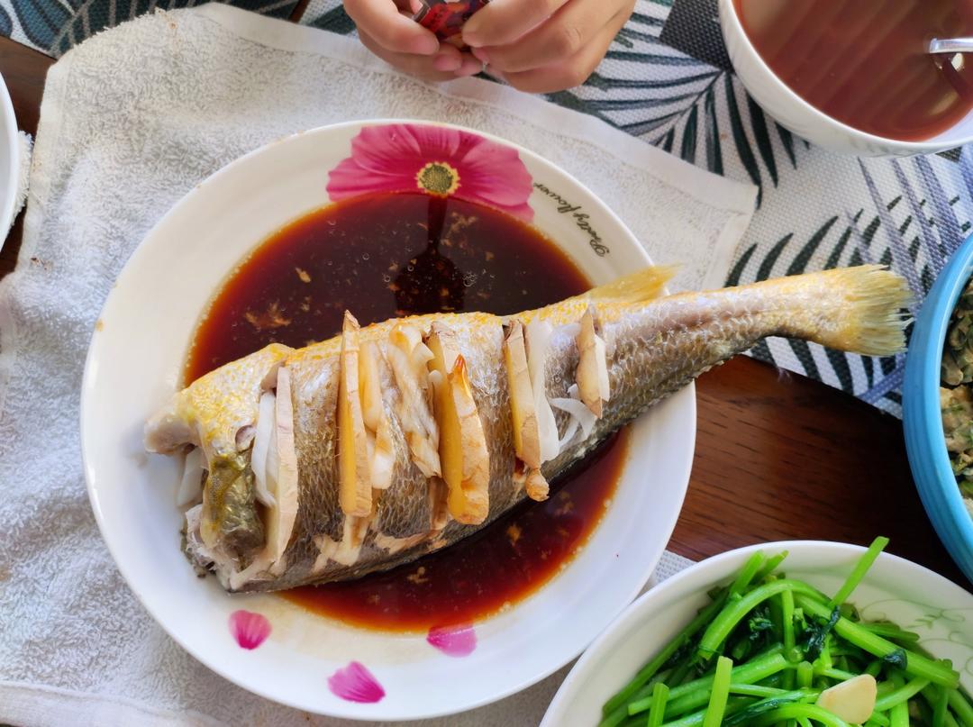 鲜香美味的清蒸大黄鱼！