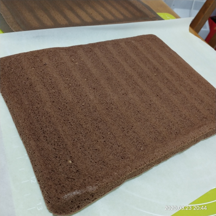 初学者毛巾面巧克力奶油卷蛋糕（可可粉，香草精）的做法 步骤21