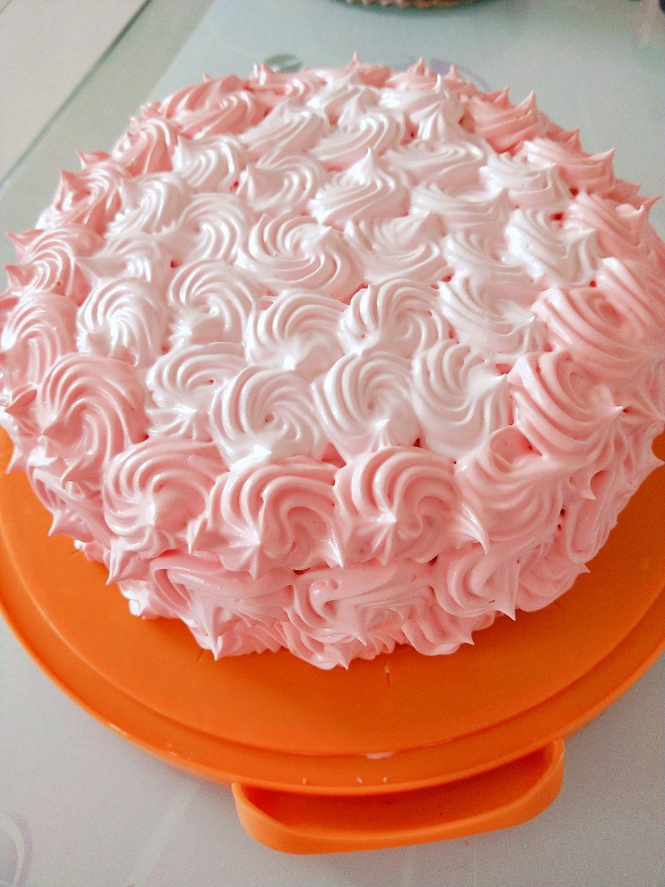 渐变色玫瑰奶油生日蛋糕