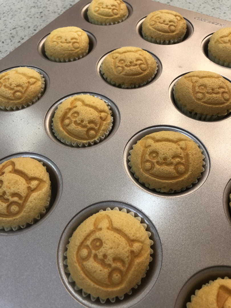 软萌软萌的古早味纸杯蛋糕