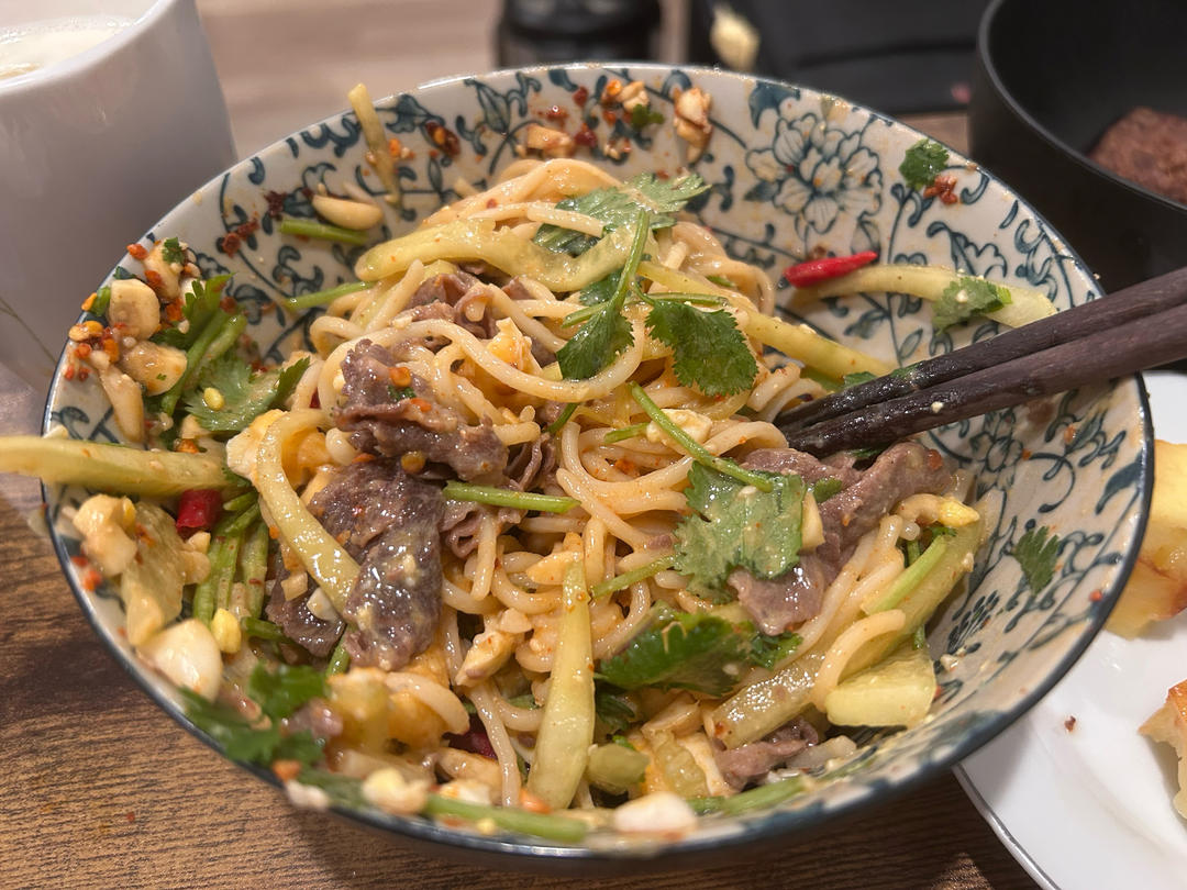 酸辣爽口的凉拌面！保证吃一次就上瘾