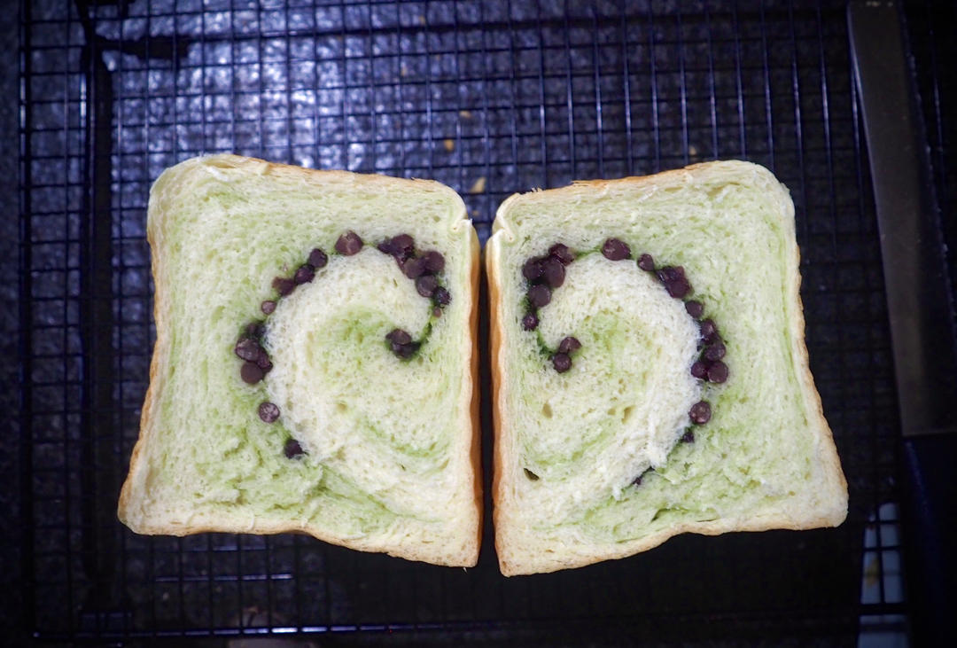 清香柔软的抹茶红豆吐司