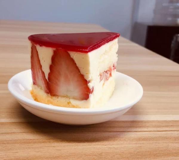 法式草莓蛋糕 fraisier 慕斯林奶油应用之一