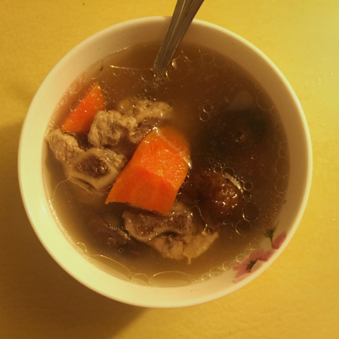 胡萝卜玉米排骨汤