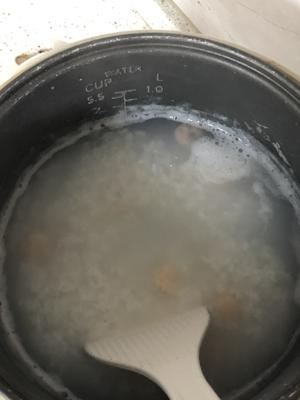 香菇瑶柱鲜虾粥的做法 步骤1