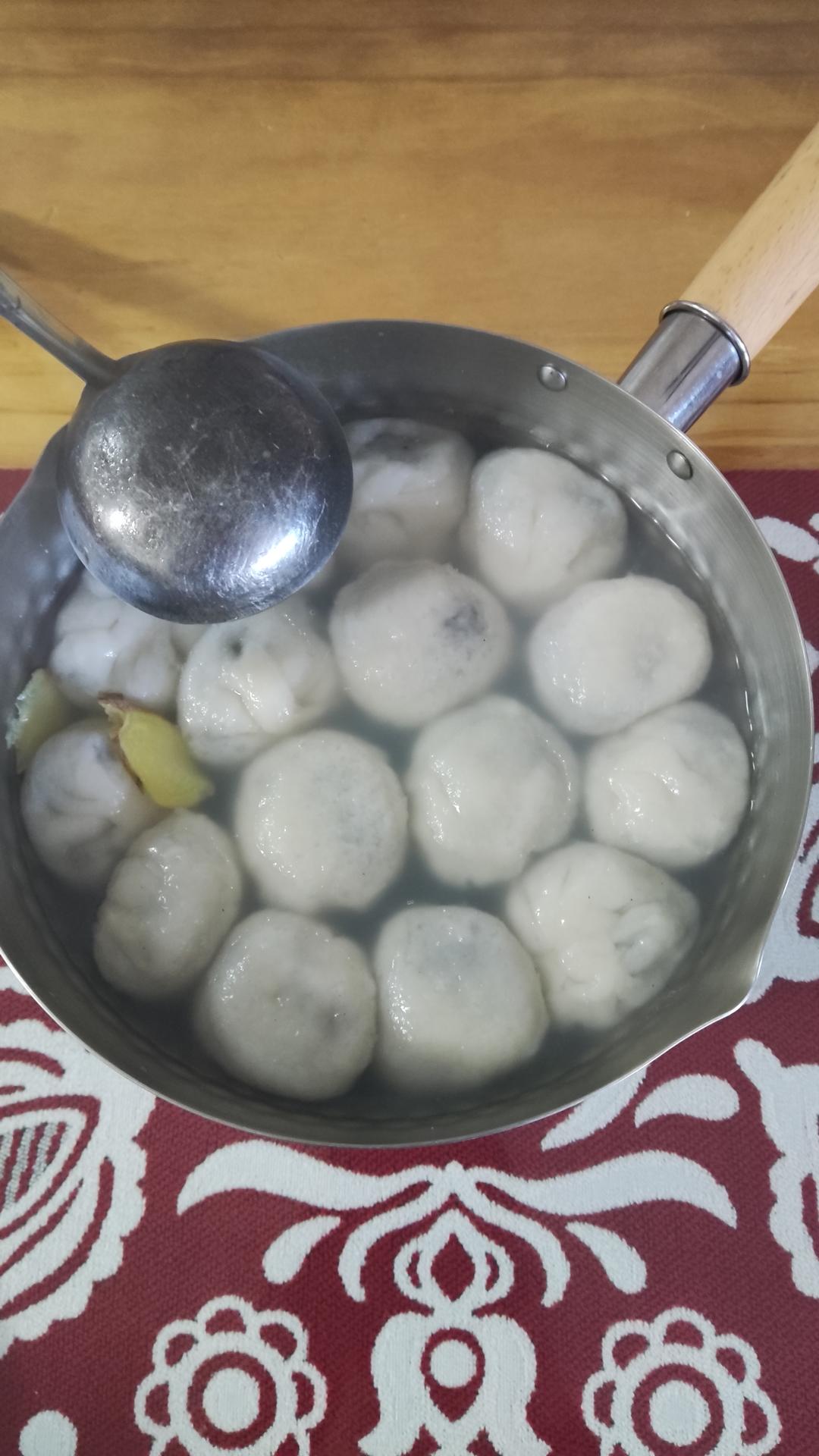 花生黑芝麻汤圆