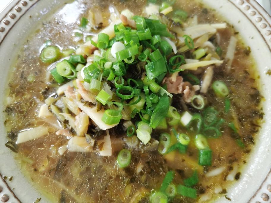 雪菜肉丝面的做法