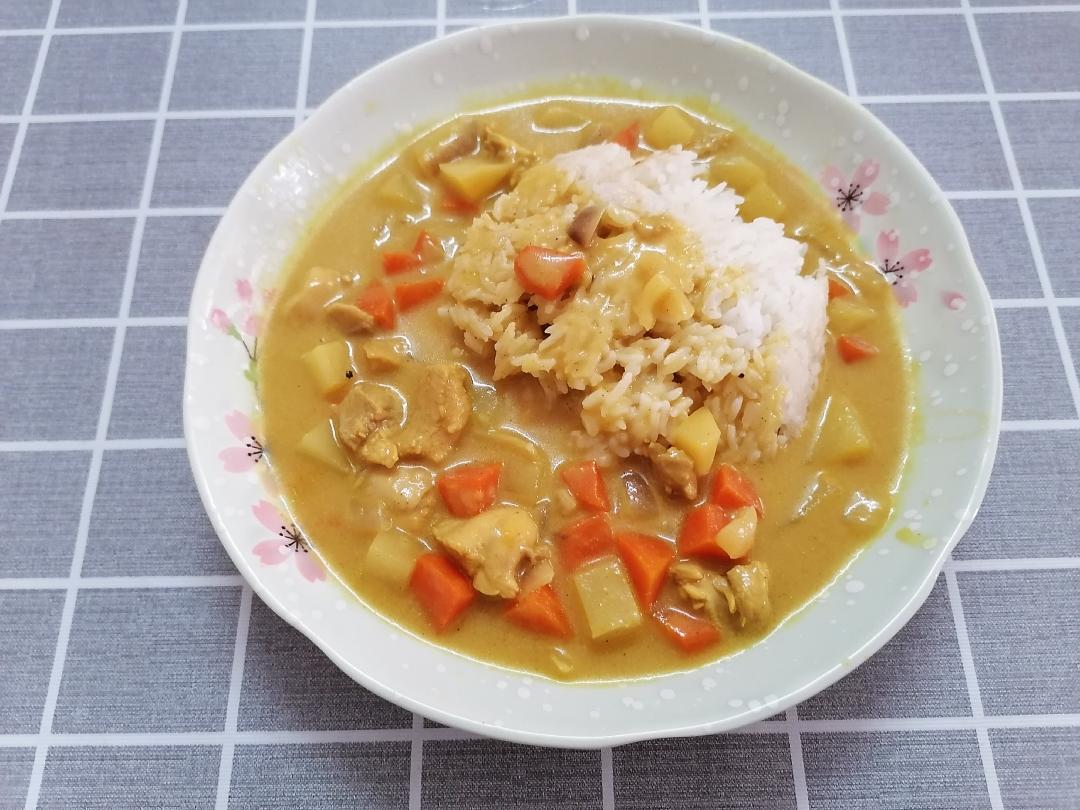 奶香奶香的咖喱鸡肉饭