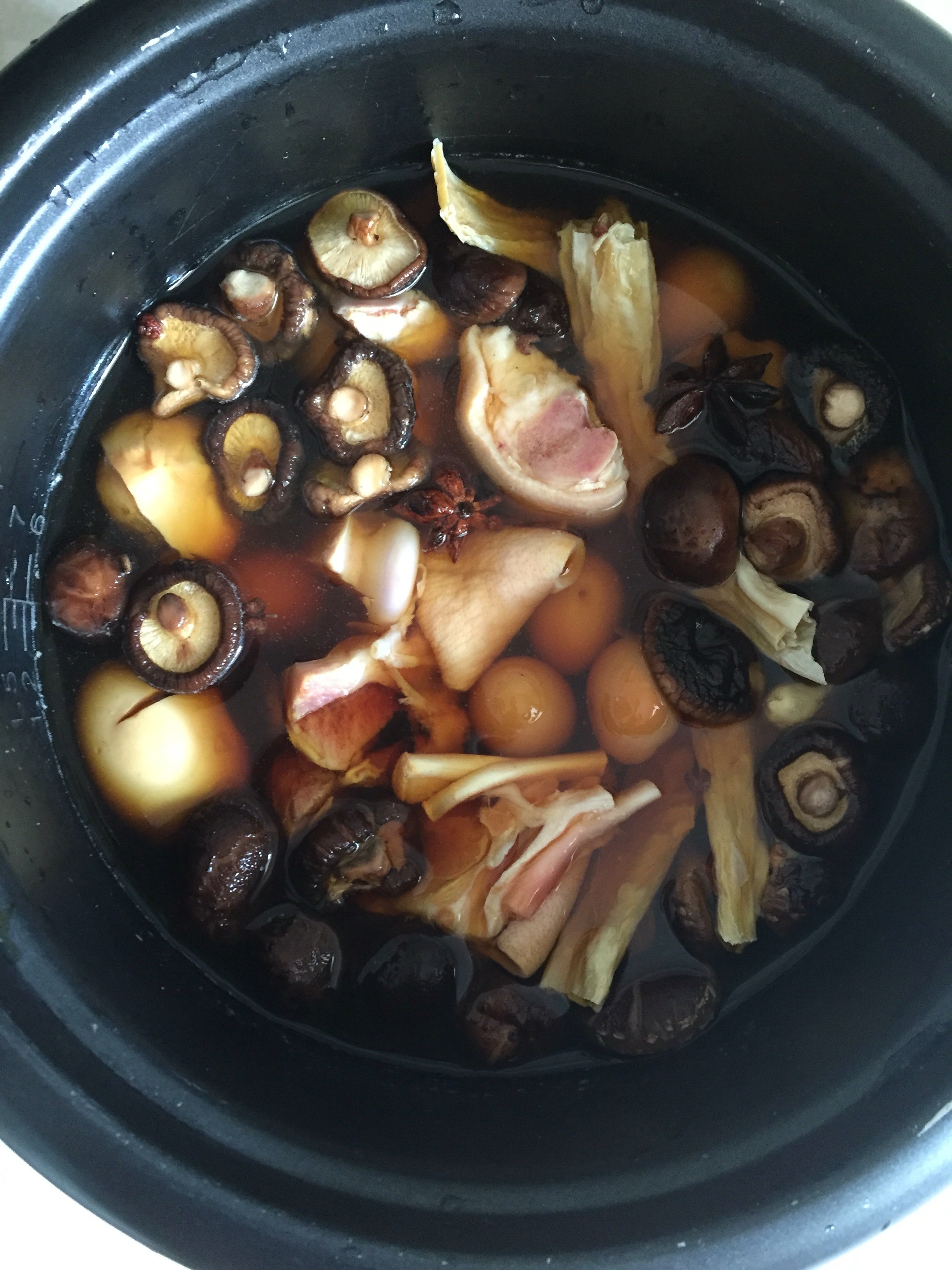 潮汕猪脚炖干蘑菇的做法 步骤1