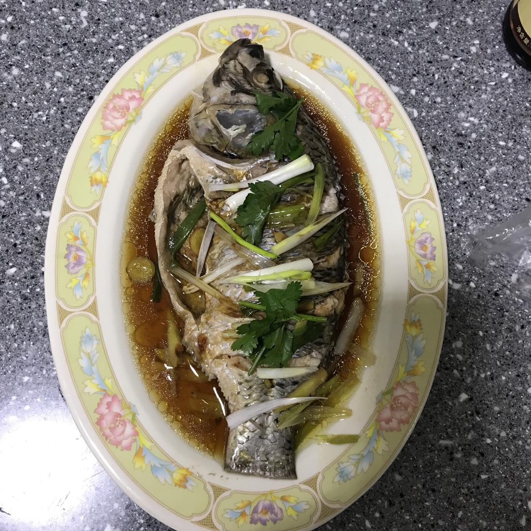 过年餐桌上少不了的菜——清蒸罗非鱼