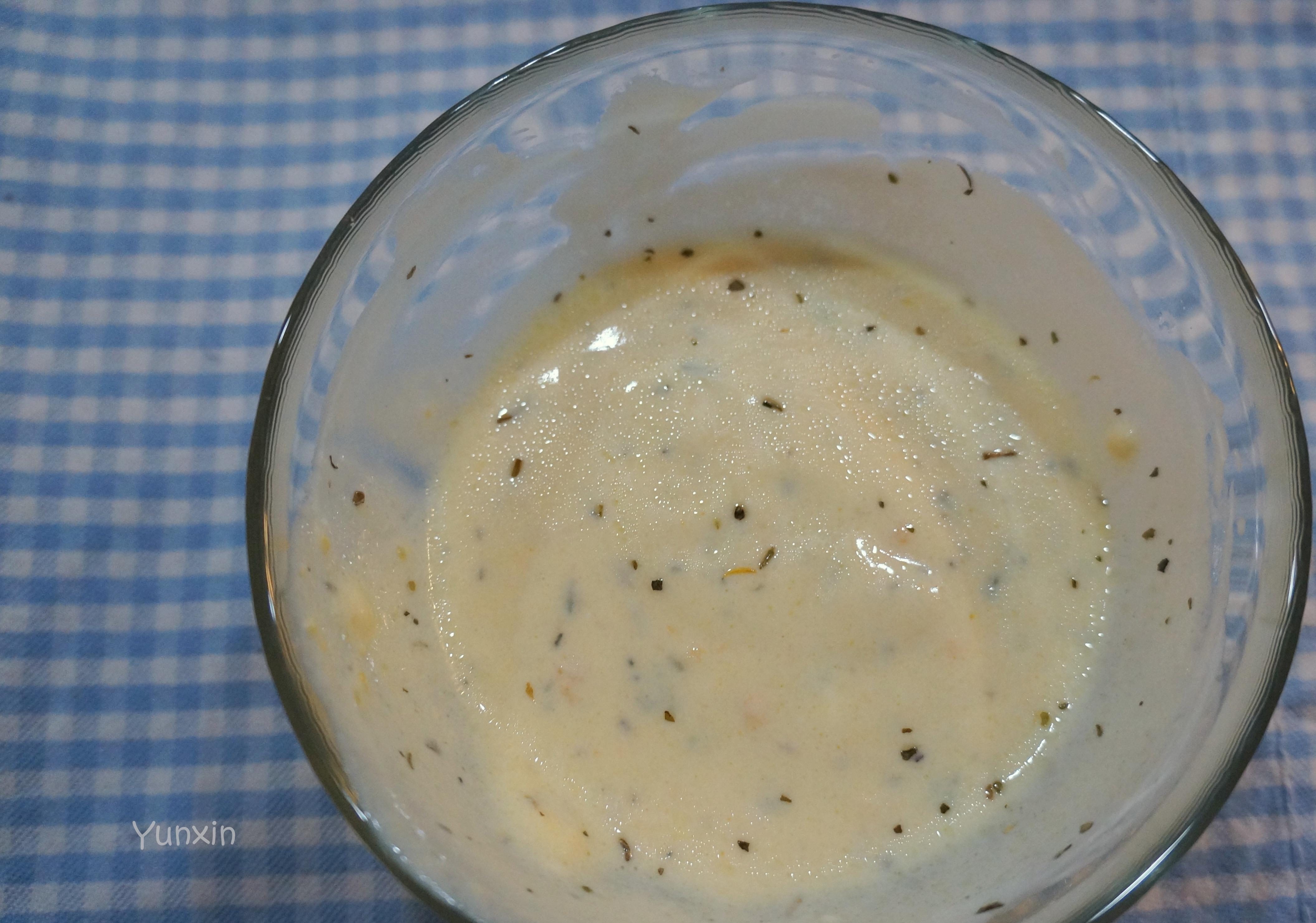 熟蛋黄酸奶沙拉酱的做法