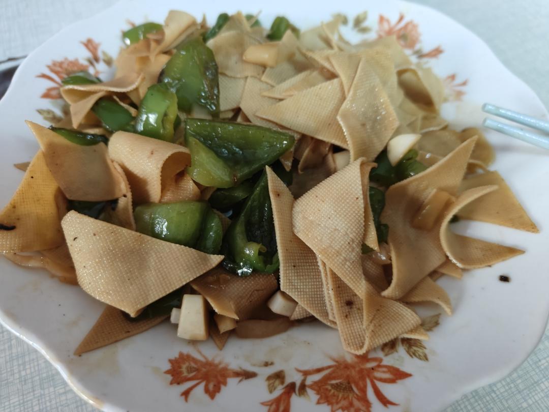 不用厨艺的尖椒干豆腐
