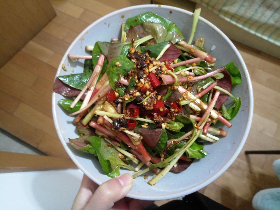 请吃饭做的凉拌折耳根