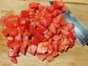番茄烩鹰嘴豆的做法 步骤1