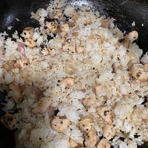 咖喱鸡肉炒饭的做法 步骤5